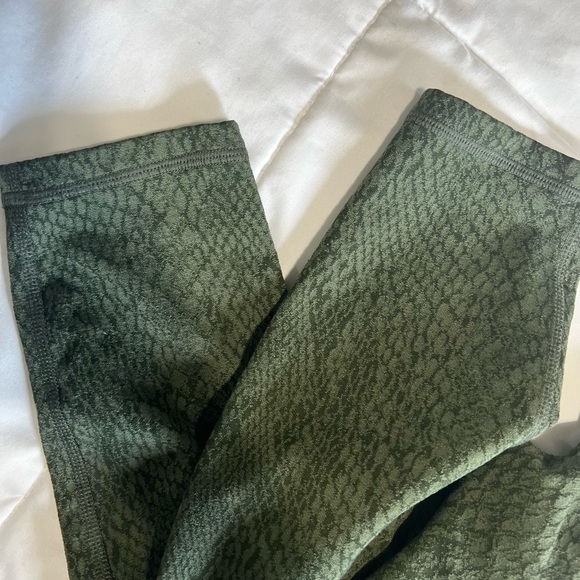 2 Piece - Green Snakeskin Print fitness Outfit - Picture 8 of 8